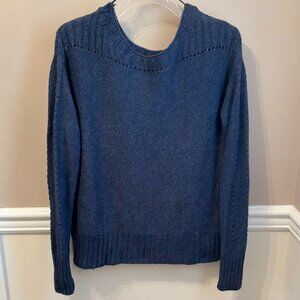GAP Long-Sleeve Crew Neck Sweater Size M in color Blue